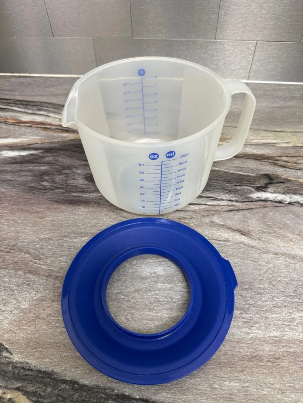 Tupperware Mix n Store - Picture 2 of 7